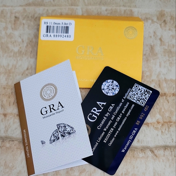 MOISSANITE 925SS | Sz 7 | 3 Carat WG Simulated Diamond w/ GRA Certification NWT - Picture 8 of 10